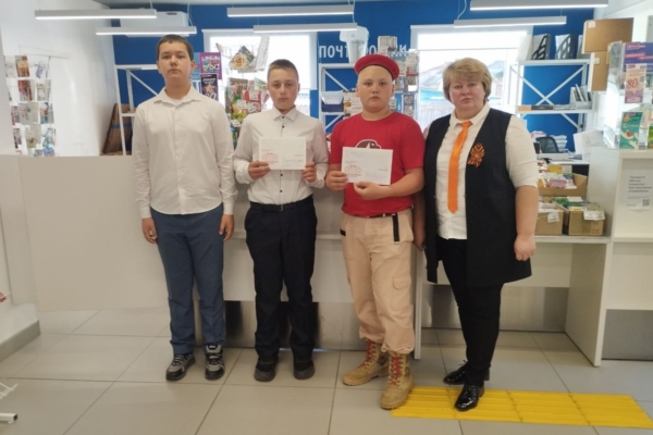 Праздничные открытки от внуков по переписке.