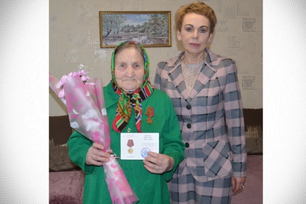 Юбилейные медали вручены жительницам села Гордеевка.