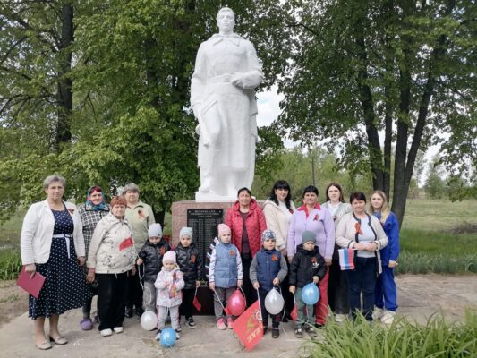 Жители почтили память героев Великой Отечественной войны. Жители почтили память героев Великой Отечественной войны.