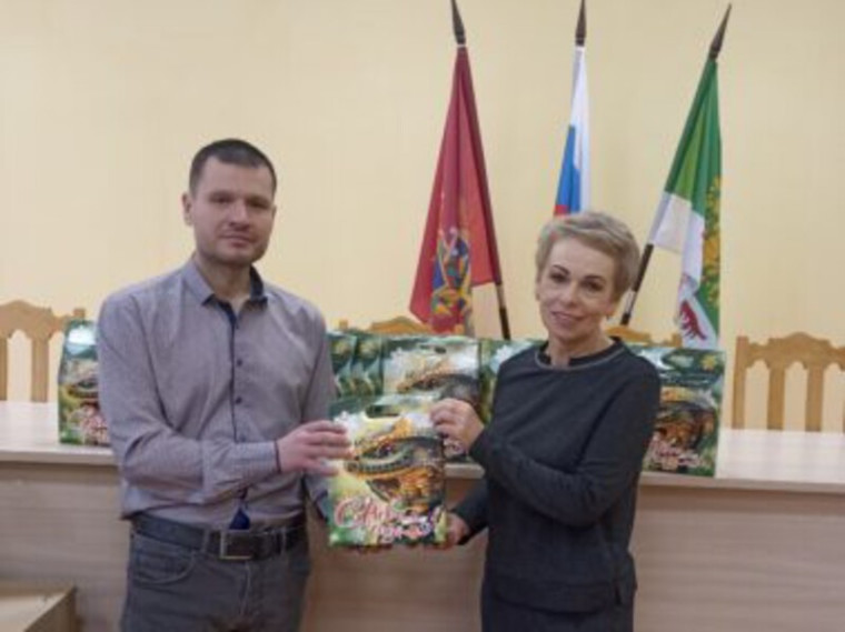 Подарки для детей от депутата облдумы Николая Ковтунова доставлены в Гордеевку. Подарки для детей от депутата облдумы Николая Ковтунова доставлены в Гордеевку.