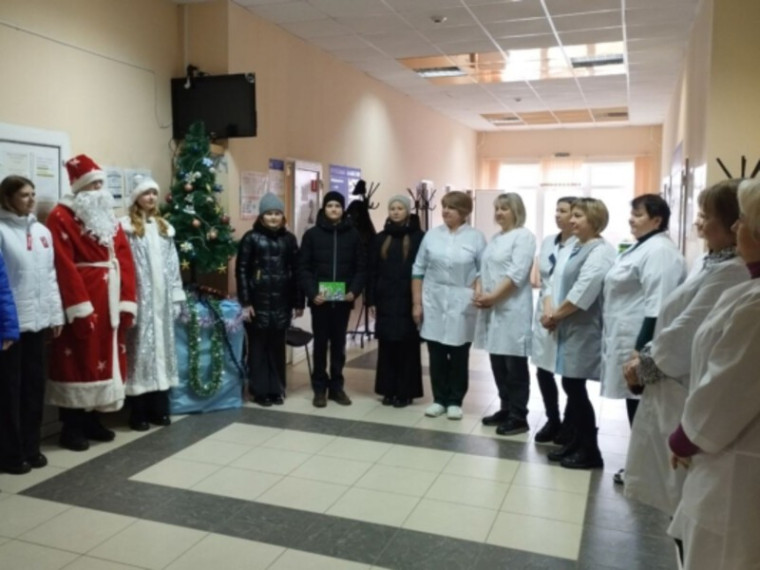 Первые подарили взрослым праздник. Первые подарили взрослым праздник.